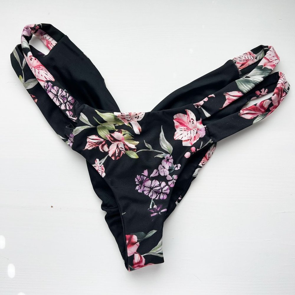Beach Babe Swimswear Black Floral Bottoms Size M